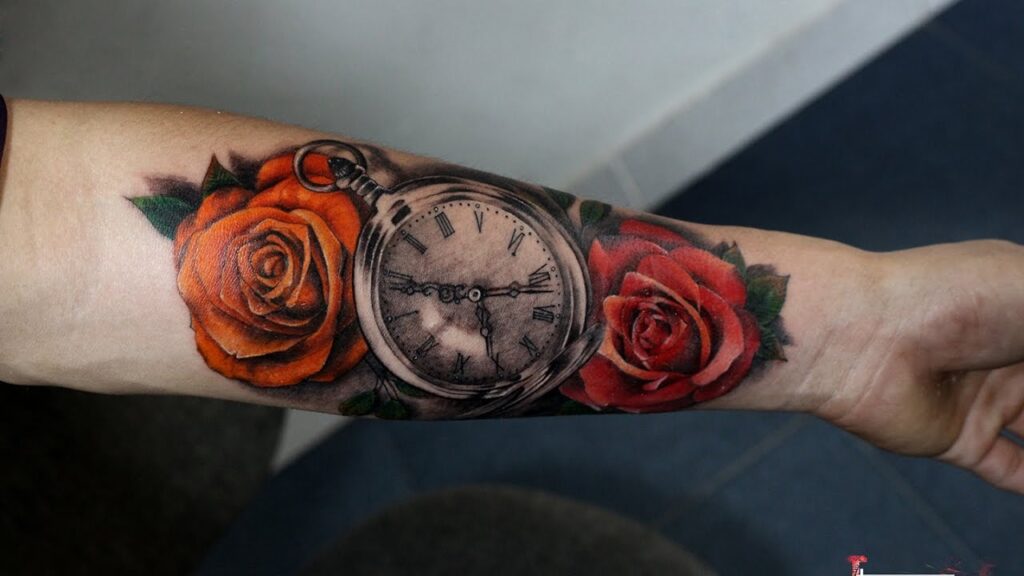 Mẫu xăm đồng hồ hoa hồng ở cánh tay nam chất