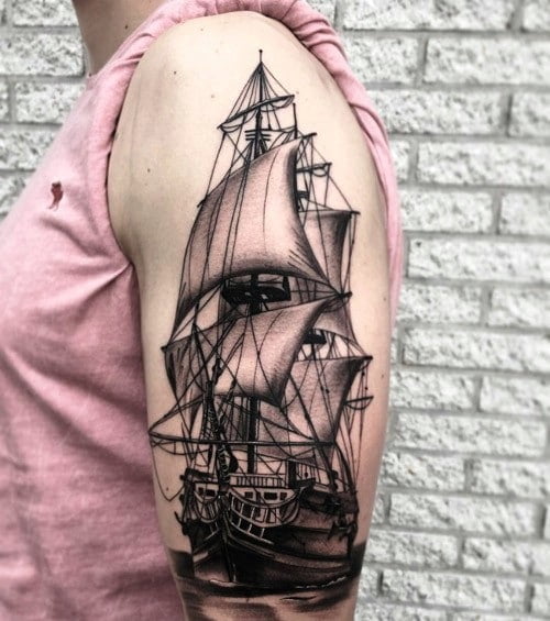 Mời bạn xem tattoo thuyền buồm ở bắp tay đẹp