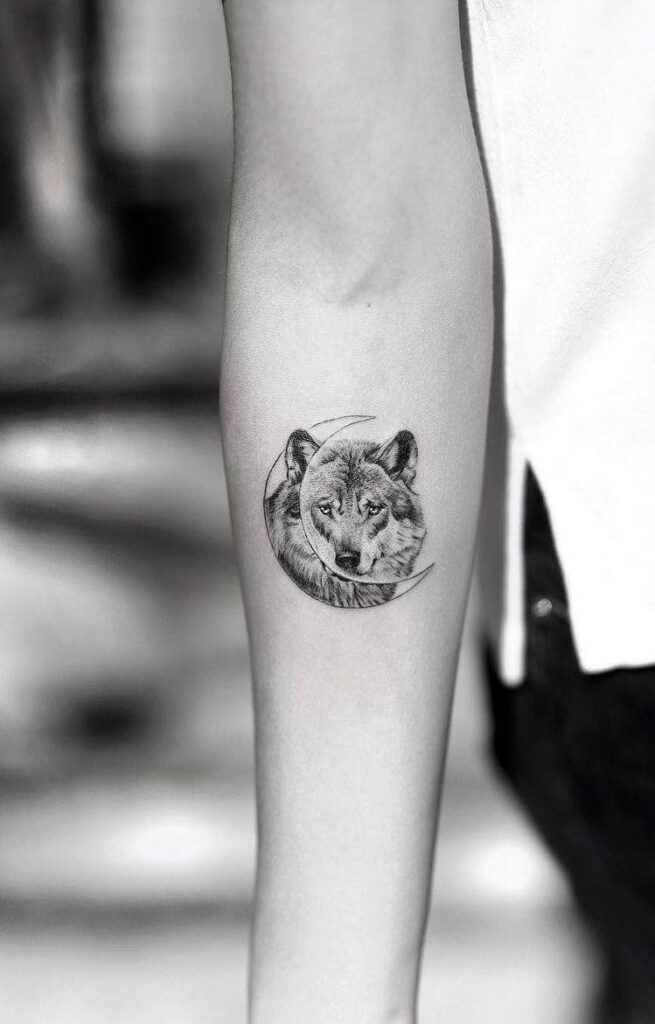 Nhẹ nhàng, đơn giản nhưng vẫn cực kỳ cá tính với mẫu tattoo chó sói mini