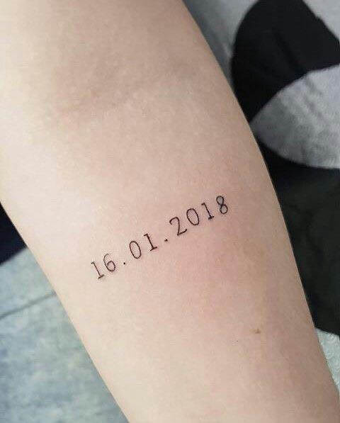 Nhẹ nhàng và ý nghĩa với tattoo ngày tháng năm sinh ở tay