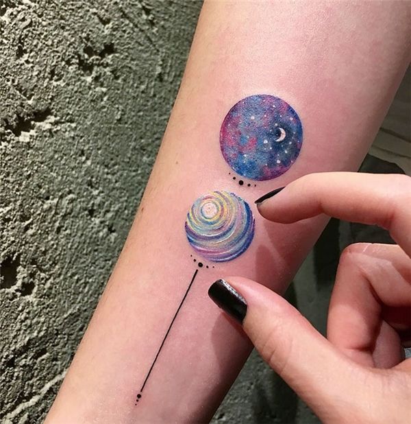 Say đắm với mẫu tattoo vòng tròn vũ trụ