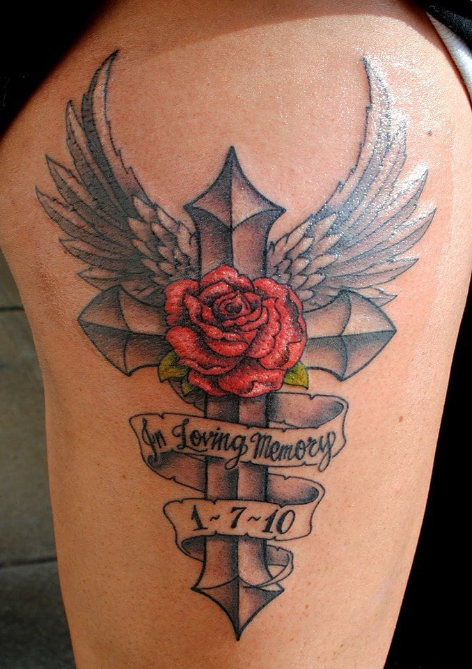 Say mê trước vẻ đẹp của tattoo cây thánh giá, hoa hồng và đôi cánh