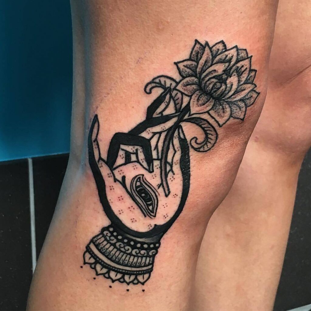 Tattoo bàn tay phật độc đáo