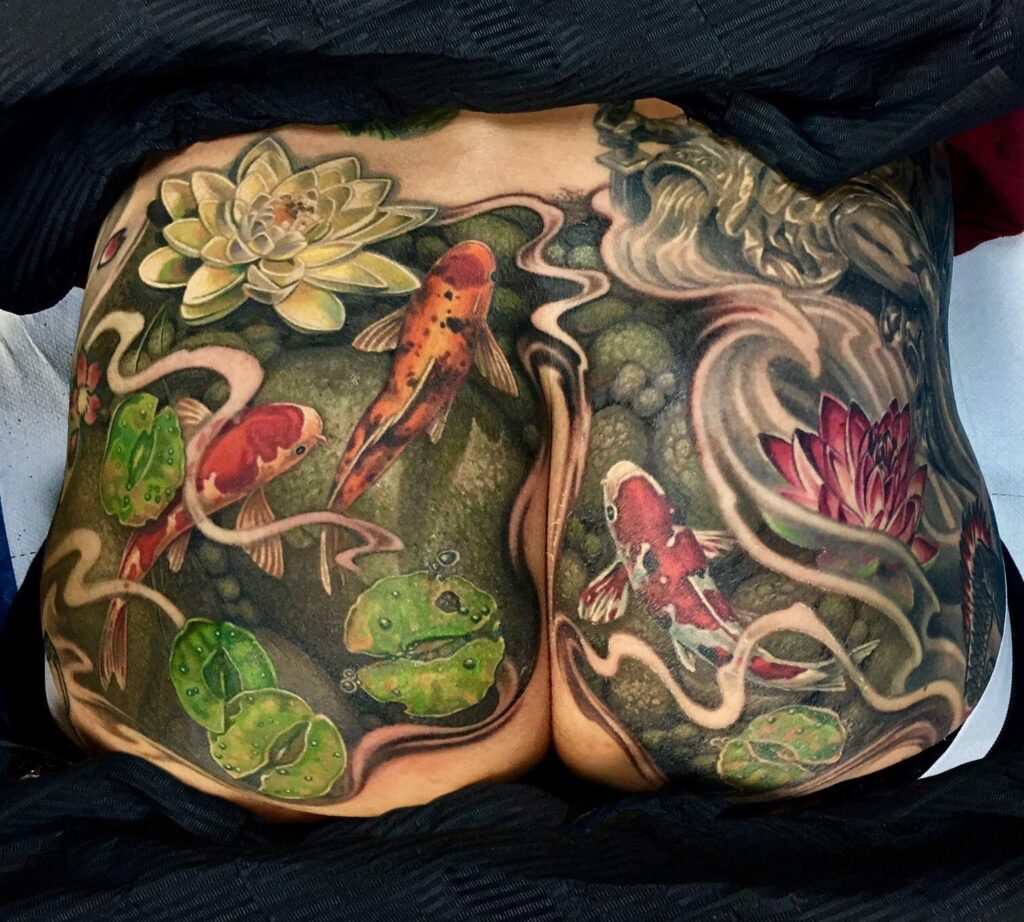 Tattoo cá chép sắc sảo ở mông cho phái mạnh