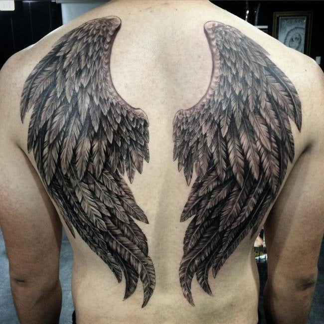 Tattoo cánh thiên thần sau lưng cho nam giới