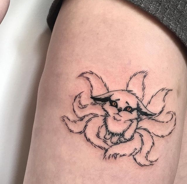 Tattoo cáo chín đuôi ở đùi