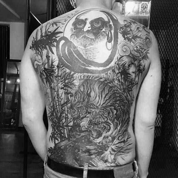 Tattoo cây tre cây trúc kín lưng và hổ