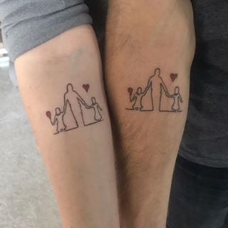 Tattoo cha và hai con gái nhẹ nhàng, đơn giản và thu hút