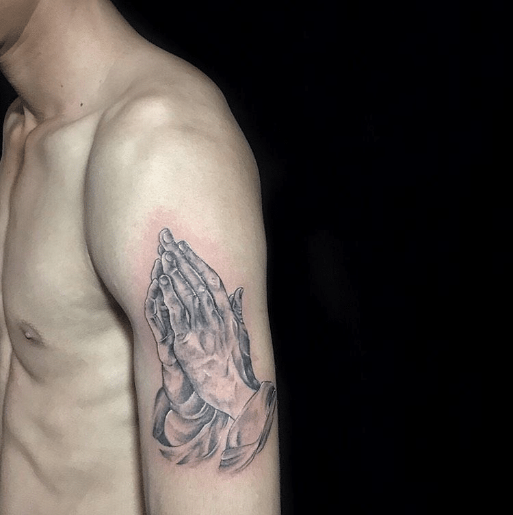 Tattoo chắp tay cầu nguyện gửi gắm thông điệp ý nghĩa của cuộc đời