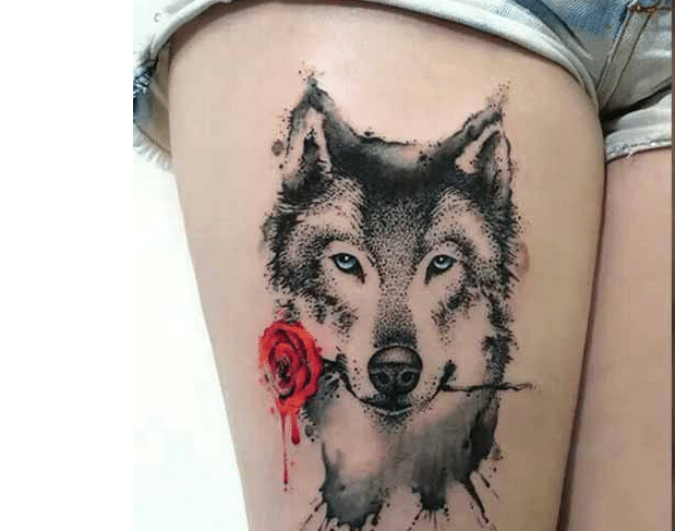 Tattoo chó sói ngậm hoa hồng chất ngầu