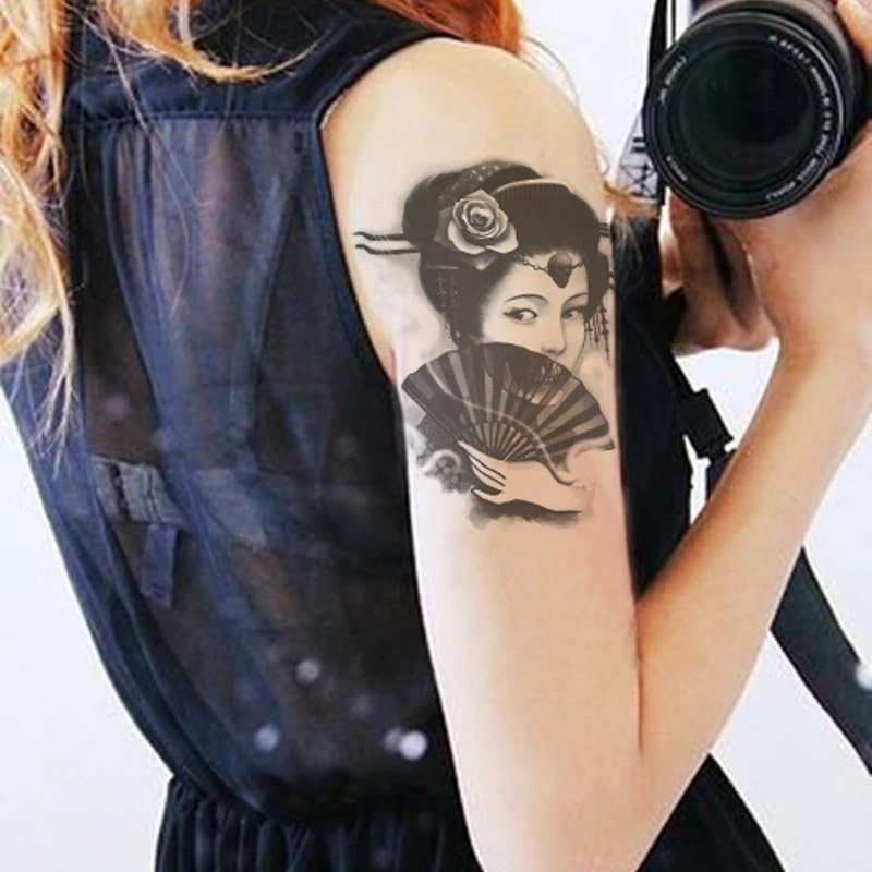 Tattoo cô gái Nhật ở tay nhỏ gọn và đáng yêu