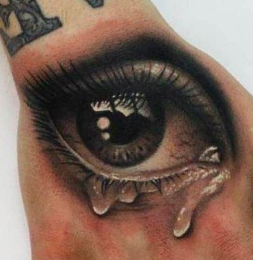 Tattoo con mắt với giọt lệ đang rơi