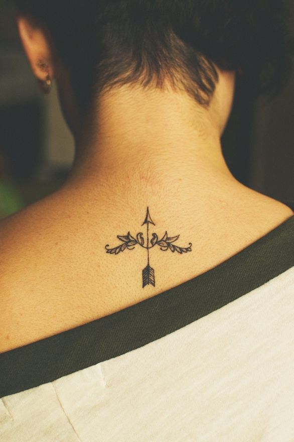 Tattoo cung Nhân Mã ở sau cổ