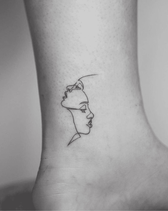 Tattoo cung Song Tử mini nhỏ ở cổ chân