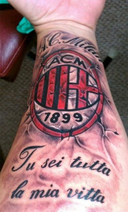 Tattoo dành cho người yêu thích đội bóng AC Milan