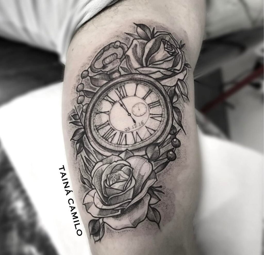 Tattoo đồng hồ hoa hồng ở bắp tay ngầu