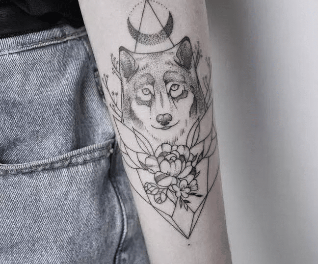 Tattoo gương mặt sói và biểu tượng chất ngầu cá tính cho nữ