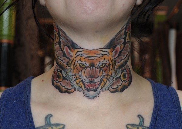 Tattoo hổ có cánh đẹp ở cổ ấn tượng