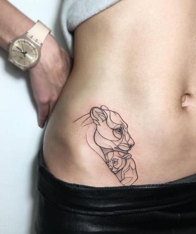 Tattoo hổ đơn giản ở hông eo