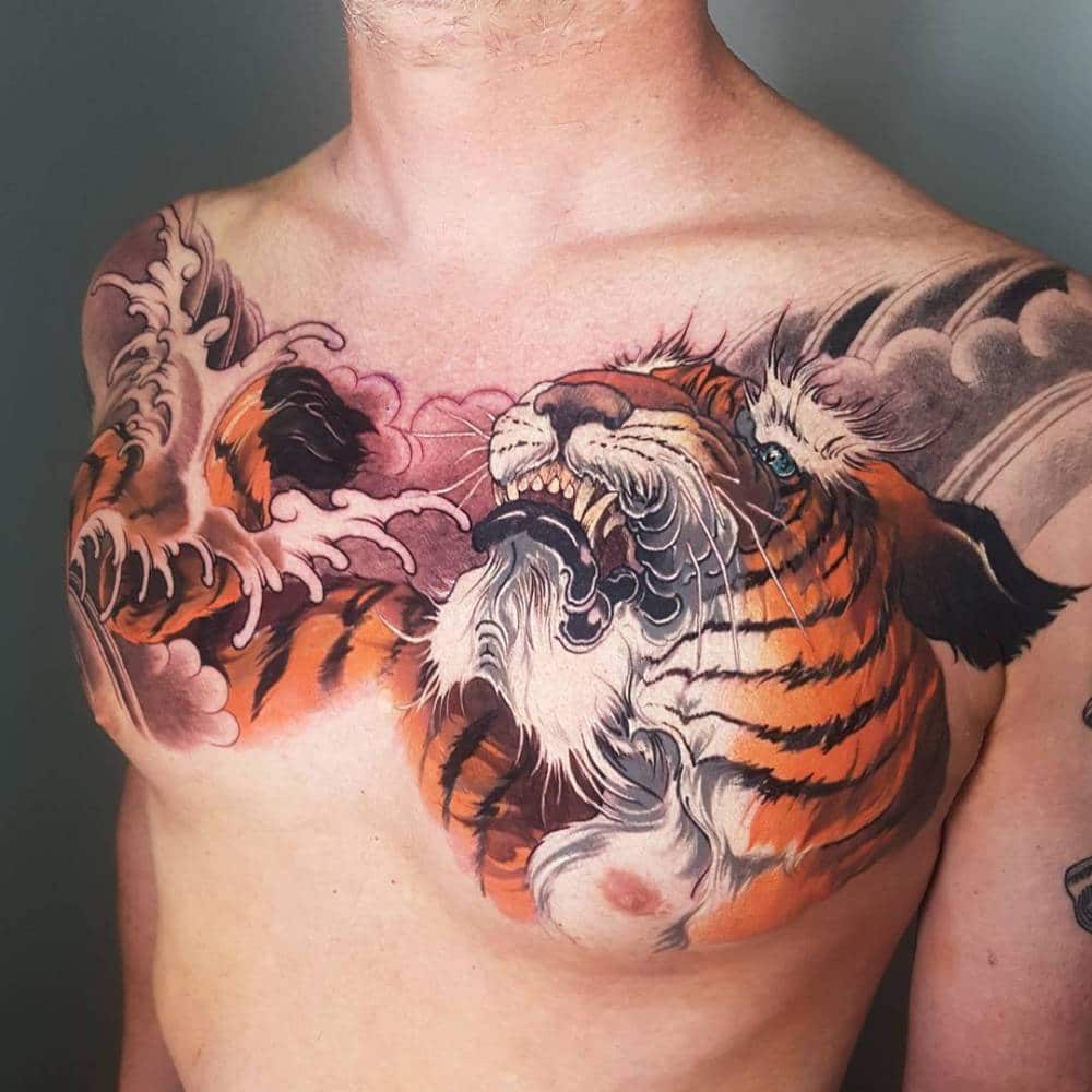 Tattoo hổ trên ngực nam có 1 0 2