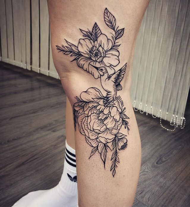 Tattoo hoa mẫu đơn ở chân con gái