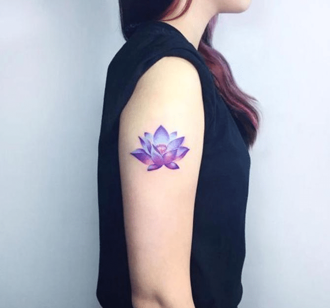 Tattoo hoa sen đẹp và may mắn cho người mệnh kim