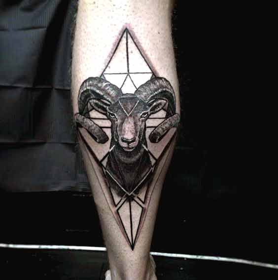 Tattoo hợp cung Bạch Dương cho nam trên chân