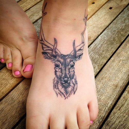 Tattoo hươu nhỏ xinh xắn ở bàn chân