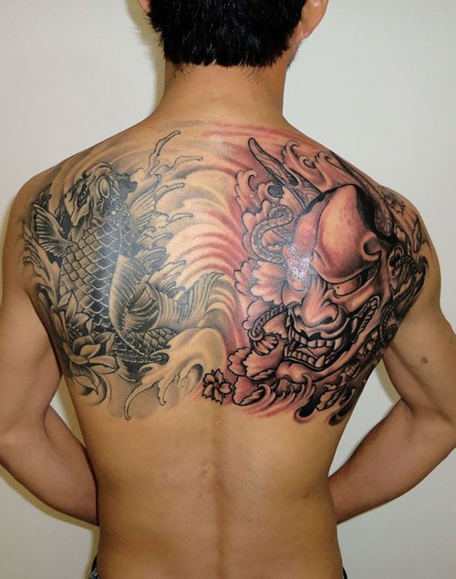Tattoo mặt quỷ và cá chép nửa lưng đẹp