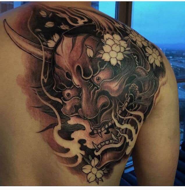 Tattoo mặt quỷ và hoa nửa lưng xuất sắc
