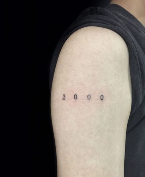 Tattoo năm sinh ở tay đơn giản