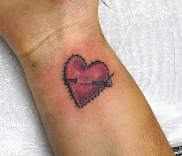 Tattoo nói về sự tổn thương của trái tim