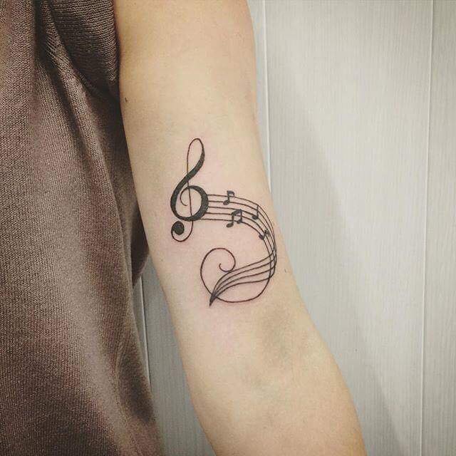 Tattoo nốt nhạc ở bắp tay đẹp
