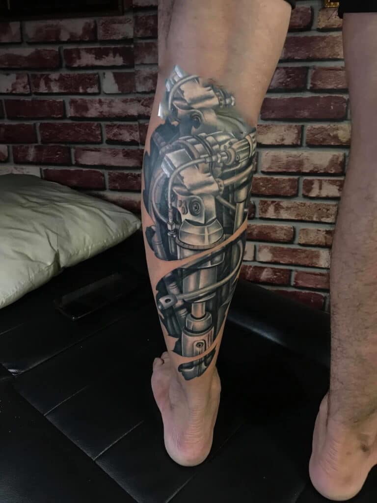 Tattoo phuộc xe ở bắp chân ngầu