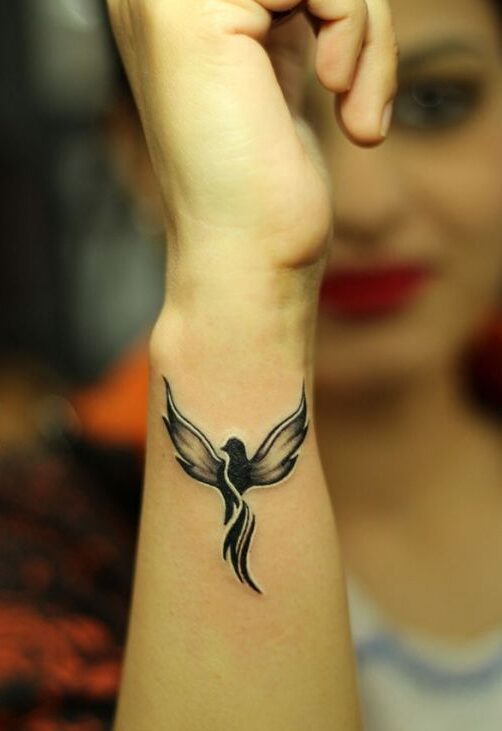 Tattoo phượng hoàng nhỏ mini trên cổ tay
