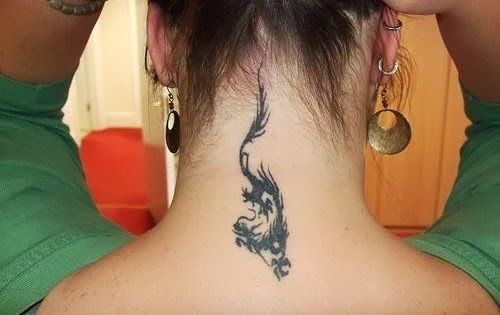 Tattoo rồng nhỏ sau gáy cho nữ