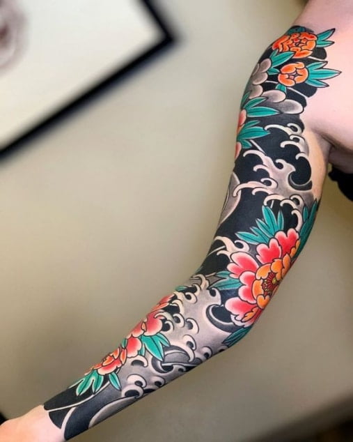 Tattoo sóng nước Nhật cổ và hoa