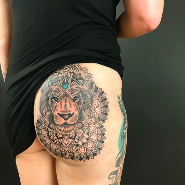 Tattoo sư tử tuyệt đẹp ở mông cho nữ