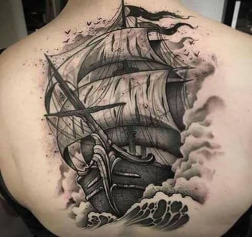 Tattoo thuyền buồm rẽ sóng ra khơi