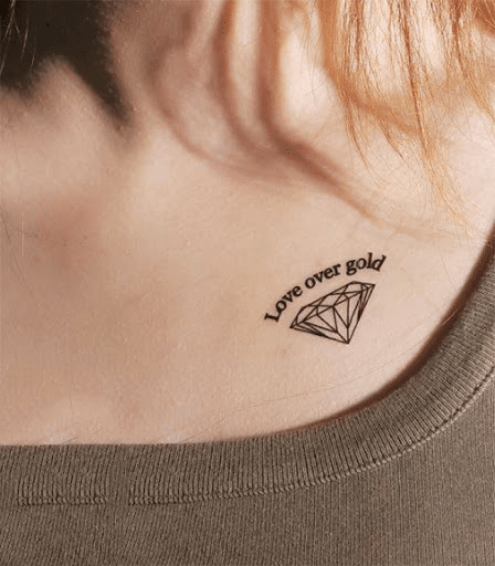 Tattoo viên kim cương mini kết hợp chữ đẹp