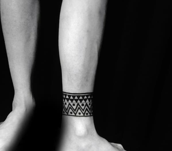Tattoo vòng chân hoa văn đơn giản