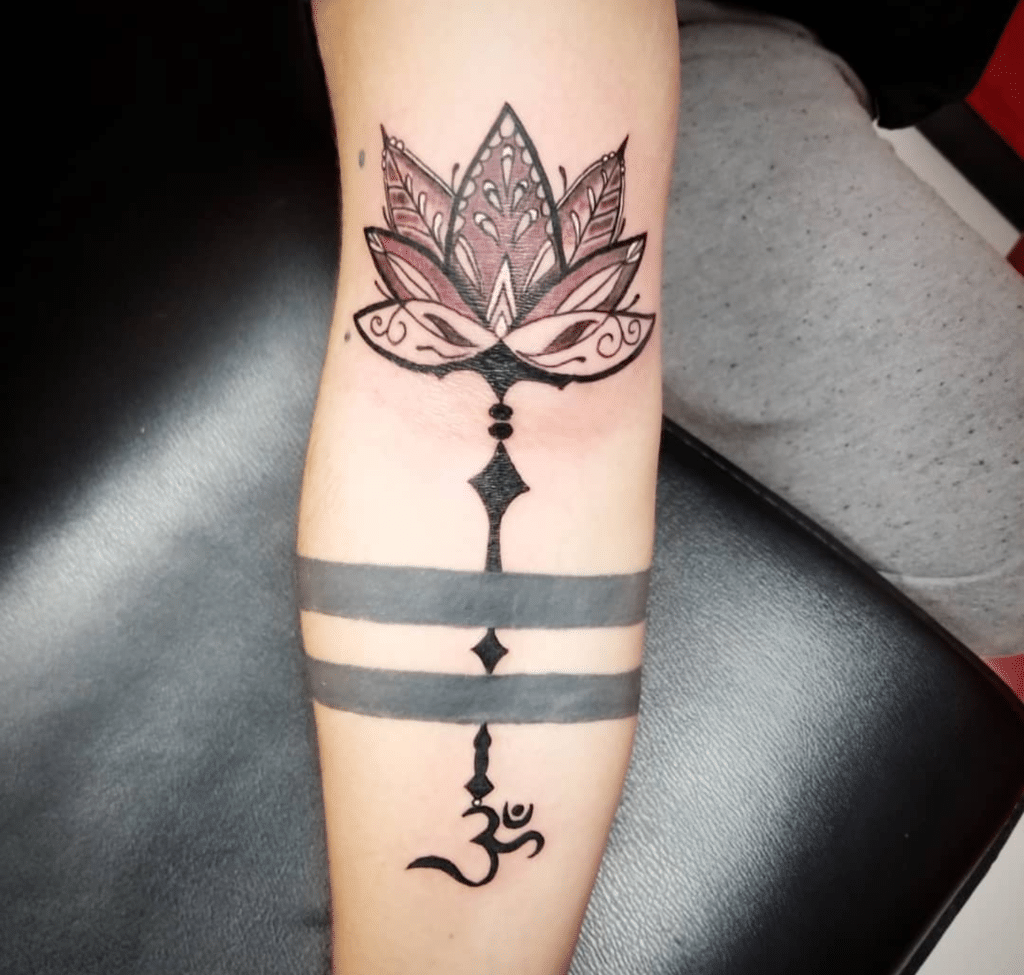 Tattoo xăm chữ Om và hoa sen ấn tượng nhất