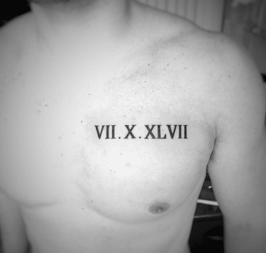 Tattoo xăm số la mã ngực độc lạ cho nam