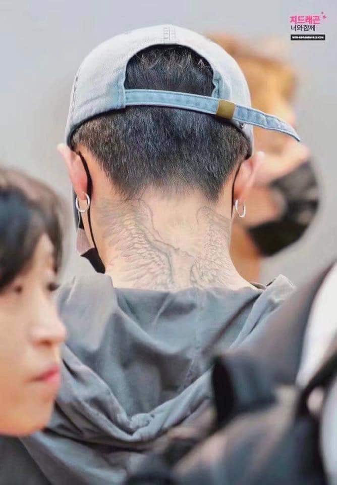 Tattoo xăm thiên thần sa ngã của G Dragon sau gáy