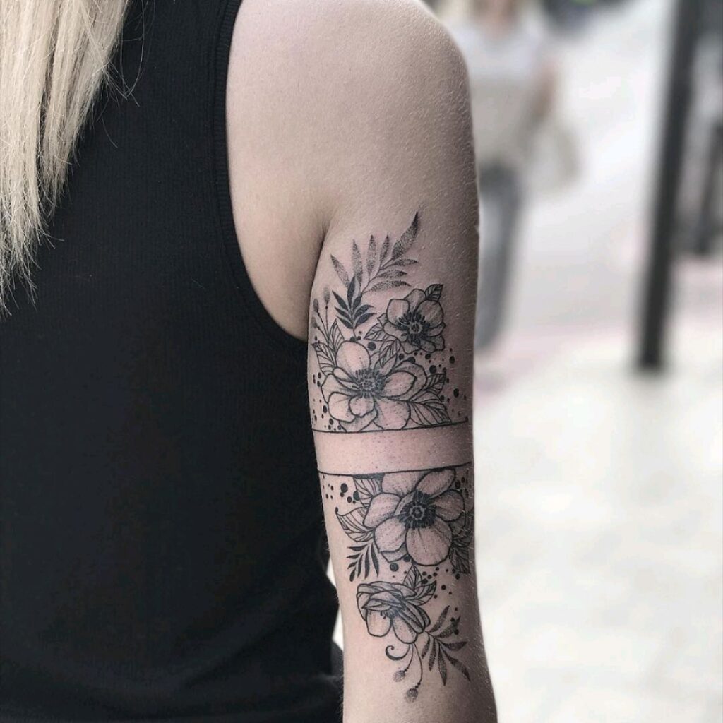 Tattoo xăm vòng ở bắp tay nữ xinh