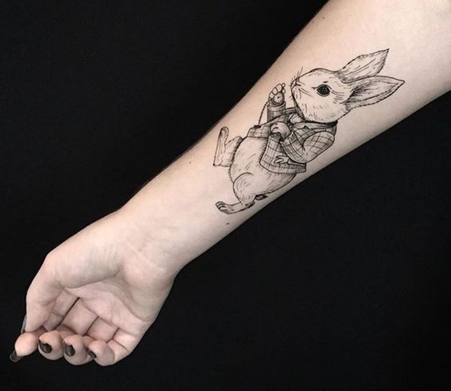 Xăm con thỏ lên tay đẹp ấn tượng