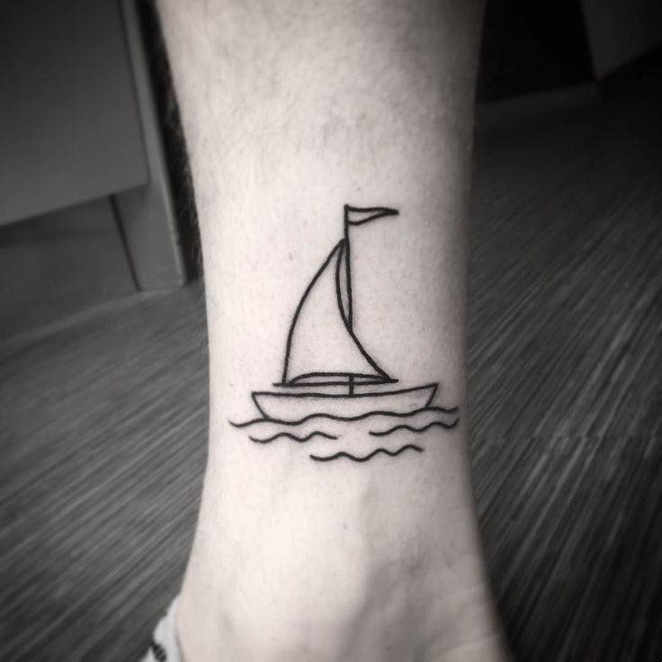 Xăm tattoo thuyền buồm nhỏ và dễ thương