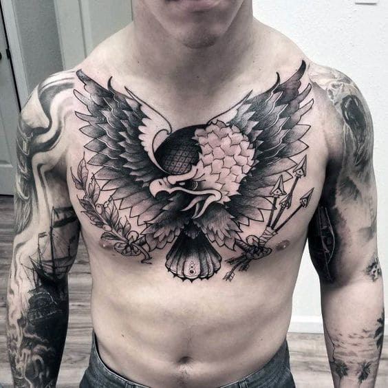 mẫu hình tattoo chim đại bàng trắng đen ngầu ở ngực phái mạnh