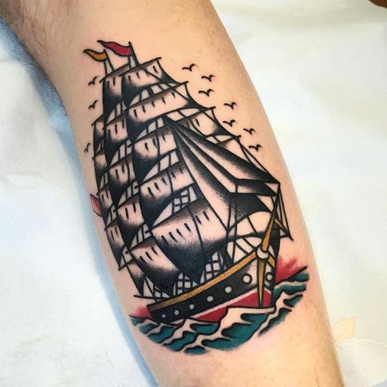 mẫu hình tattoo old school hình con tàu trên tay