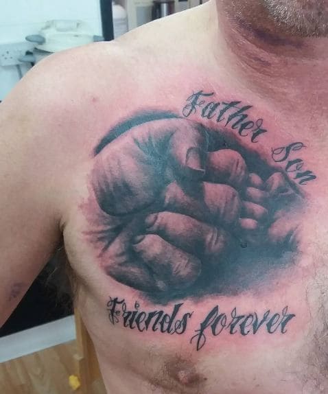mẫu tattoo chữ về cha trên ngực